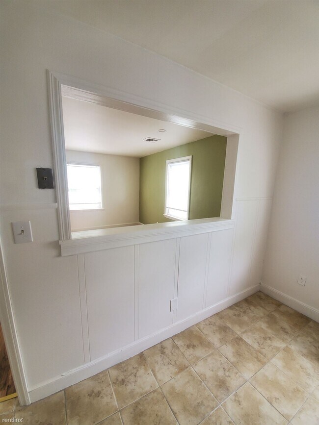 Foto del edificio - 1 br, 1 bath  - 114 Sheldon Ter Apt 2L