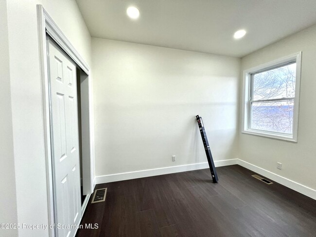 Foto del edificio - 105 Parkdale Dr