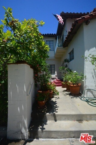 Foto del edificio - 1726 Kelton Ave