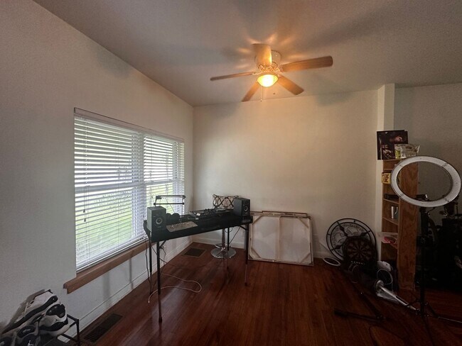 Foto del edificio - 1534 S Gadsden St