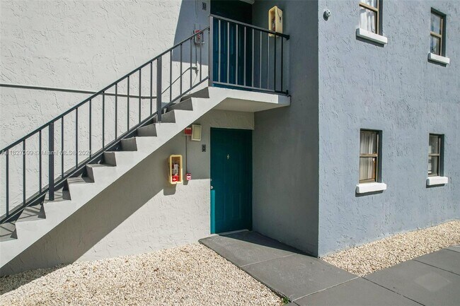 Foto del edificio - 7010 NW 179th St