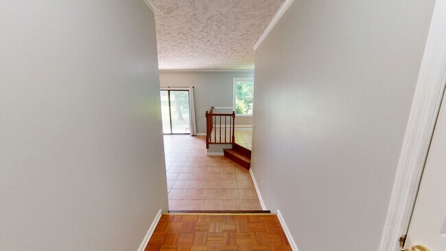 Foto del edificio - Charming 3 bedroom / 2 bathroom home with large fenced backyard near shopping & Fort Bragg!