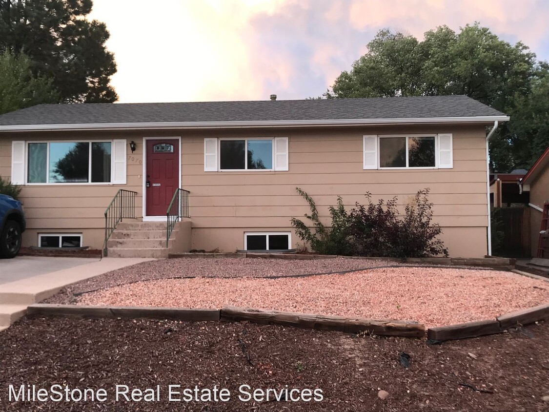 Primary Photo - 5 br, 2 bath House - 7070 White Mountain Dr