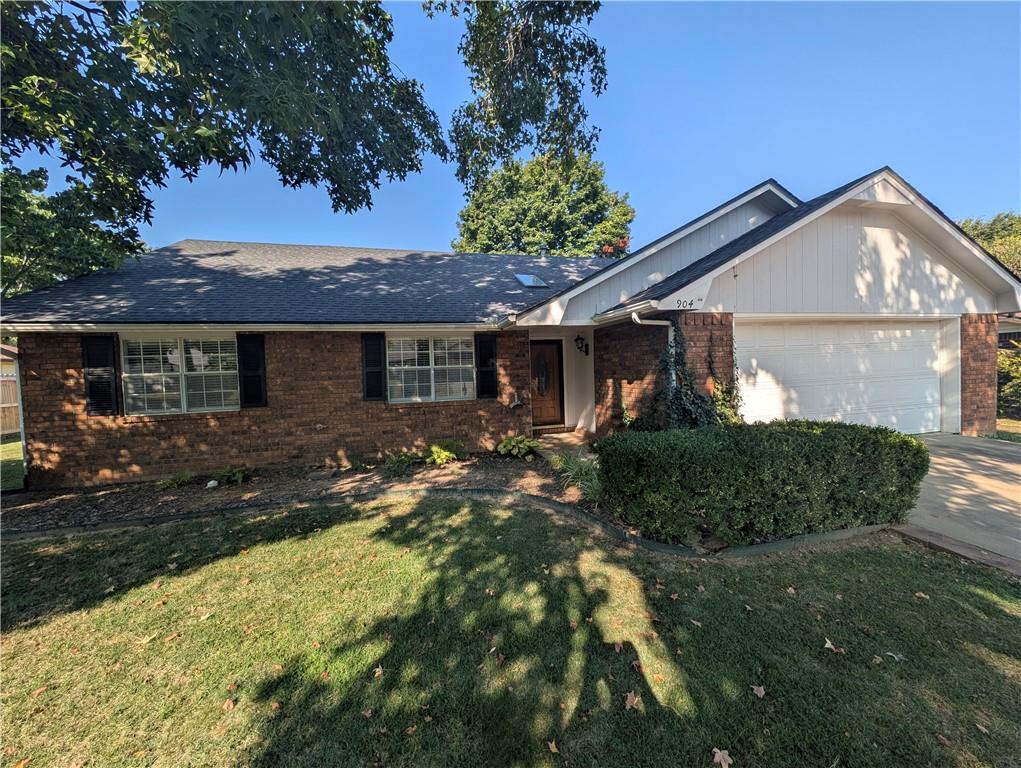 Primary Photo - 904 N Cardinal Dr