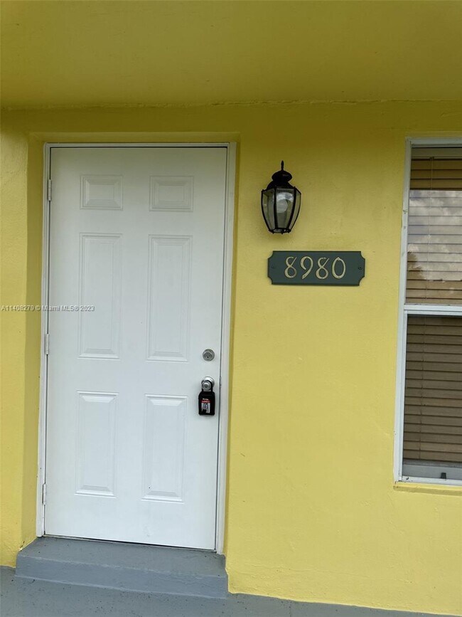 Foto del edificio - 8980 NW 26th Pl