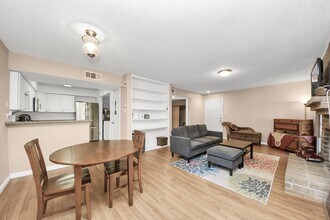 Building Photo - 10555 Turtlewood Ct