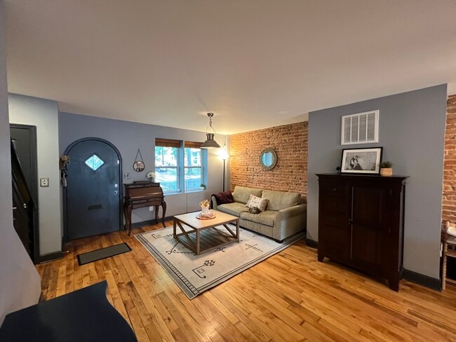 Building Photo - 1415 Trinidad Ave NE