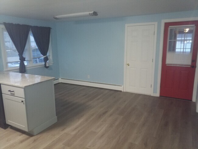 Dining area - 747 Silver St