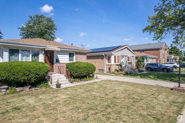 Norridge has many homes from the middle of the 20th century.