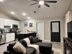 Building Photo - 6126 Loquat Ave