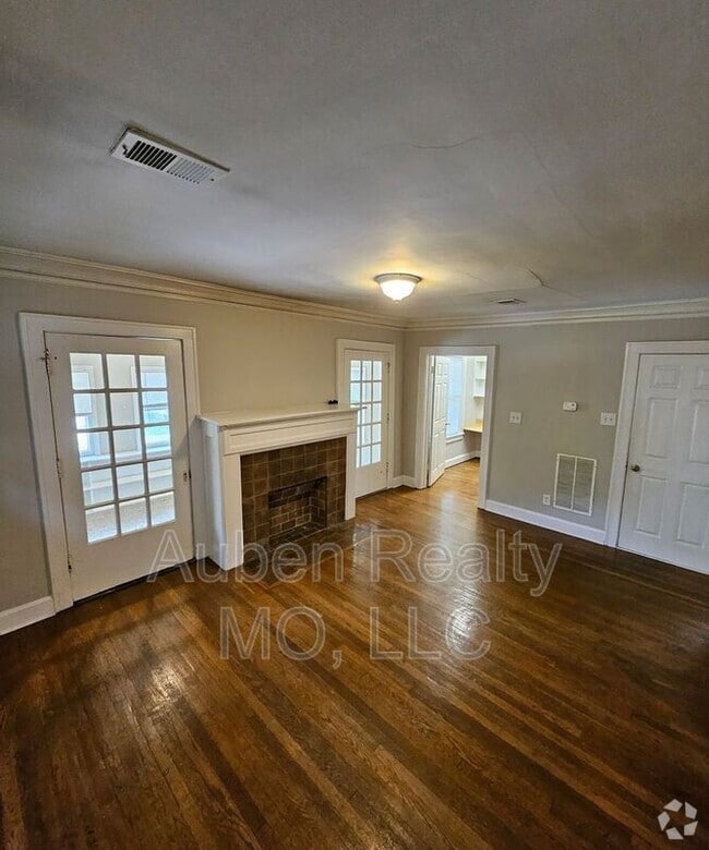 Building Photo - 5400 Harrison St