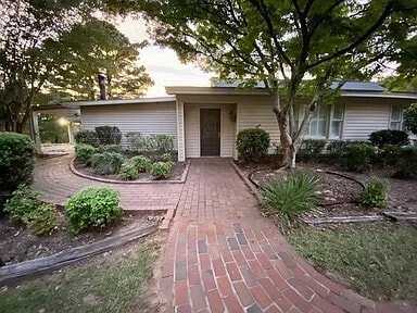 Building Photo - 2760 Louisville Rd