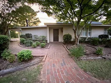 Foto del edificio - 2760 Louisville Rd