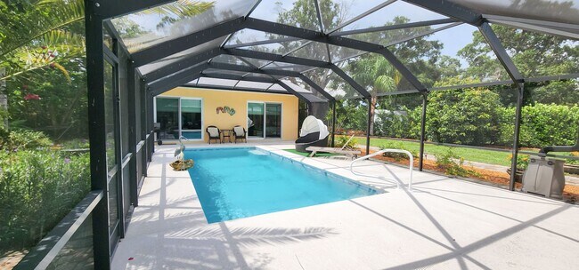 Building Photo - Beautiful Pool Cabana Fully Furnished- Tur...