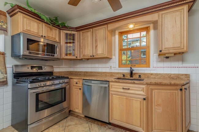 Building Photo - 2BD/2BATH Rockhill Home!
