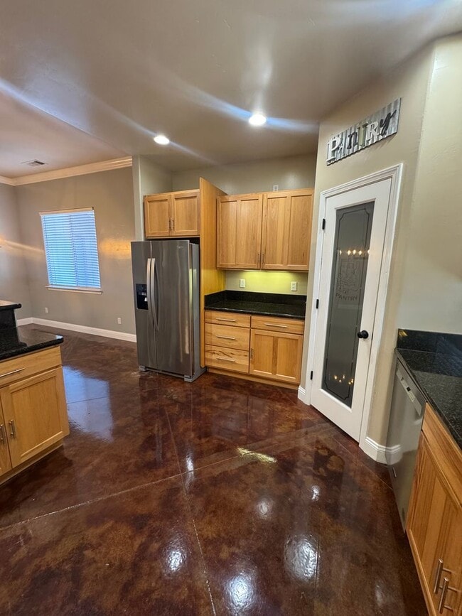 Building Photo - 4 BED 2 BATH WITH BONUS ROOM