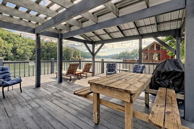 Foto del edificio - Bill's Bungalow on Lake Burton w/ Top Dock...