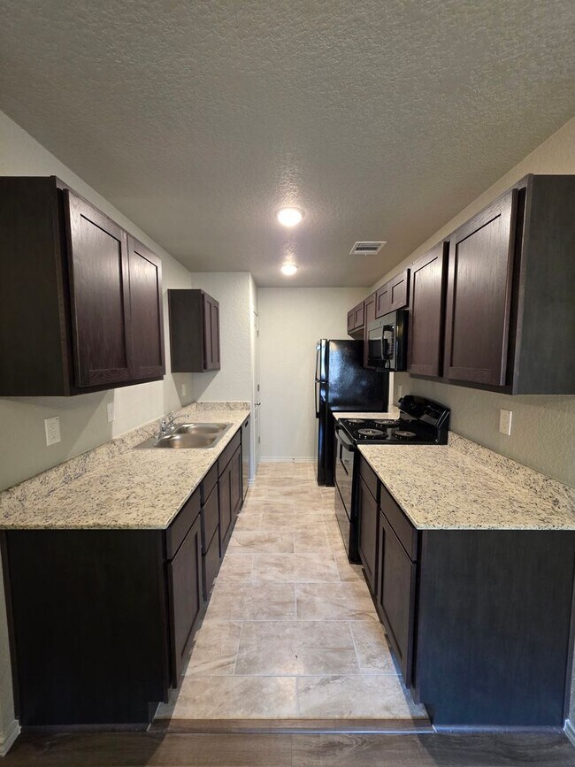 Foto del edificio - 3 Bedroom / 2 Bath Duplex Copperas Cove - Text 201-231-7228