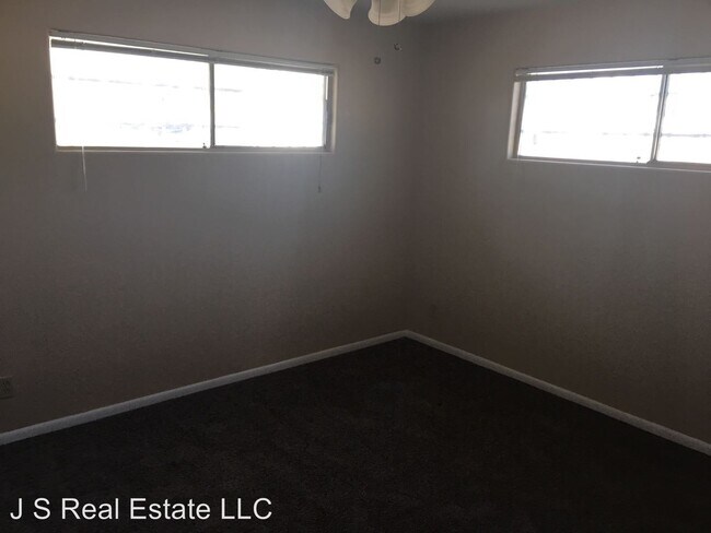 Building Photo - 2138 W Morten Ave