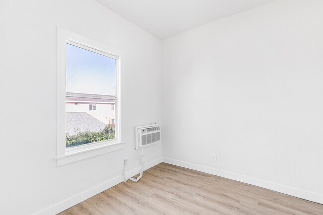 Foto del edificio - 1618 E Vernon Ave