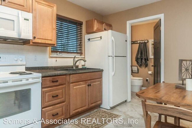 Building Photo - 2 br, 1 bath House - 2605 Back Court