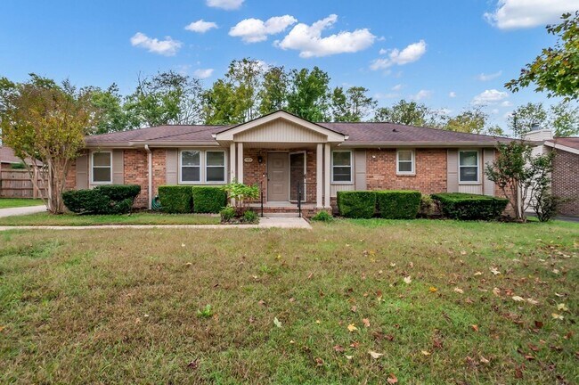 Foto del edificio - 7453 Harrow Dr