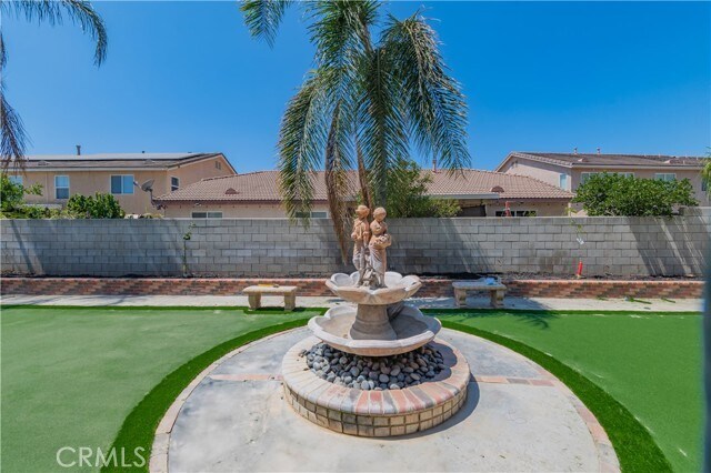 Foto del edificio - 6751 Lake Springs St
