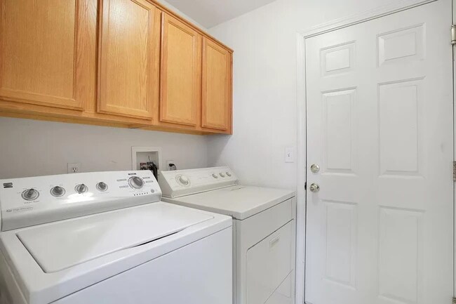 Foto del edificio - 4448 English Oaks Ave