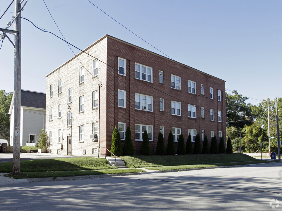 Building Photo - 601 Milwaukee Ave