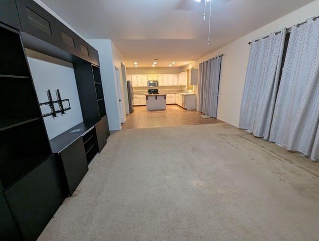 Building Photo - Spacious 5-Bedroom Home for Rent in Highly...