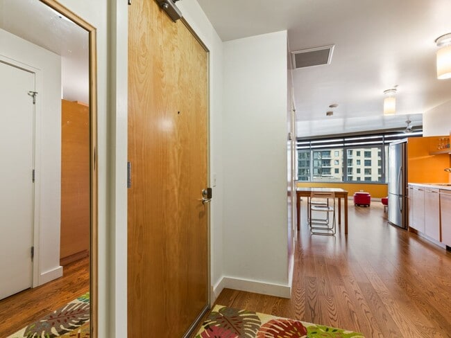 Building Photo - John Ross - 8th floor south waterfront studio w/parking/most utilities/concierge
