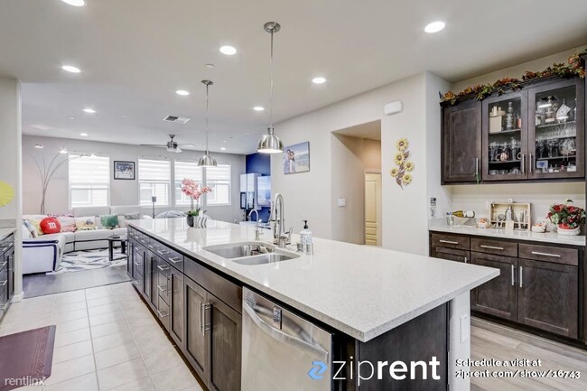 Building Photo - 4 br, 3.5 bath Townhome - 5637 Melodia Cir...