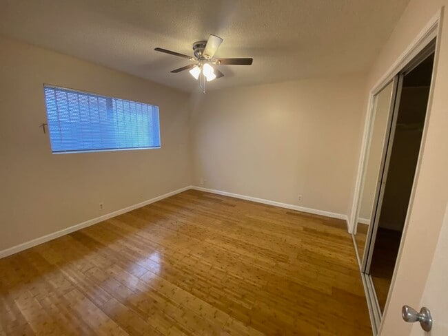 Building Photo - 1317 S Bundy Dr