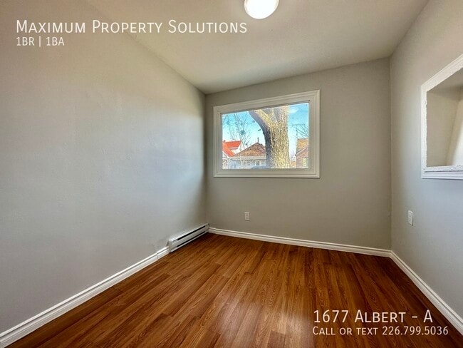 Building Photo - 1 bedroom recently updated available immed...