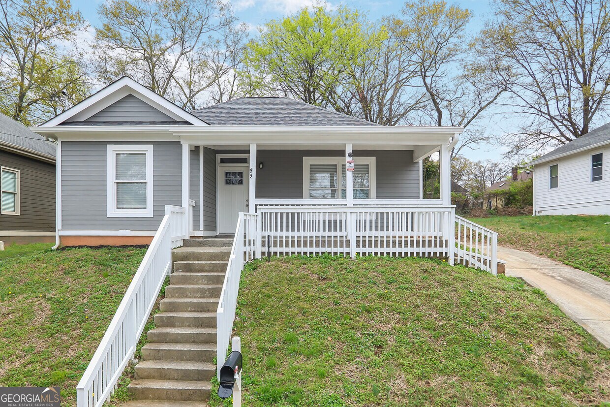 Primary Photo - 652 Hugh St SW