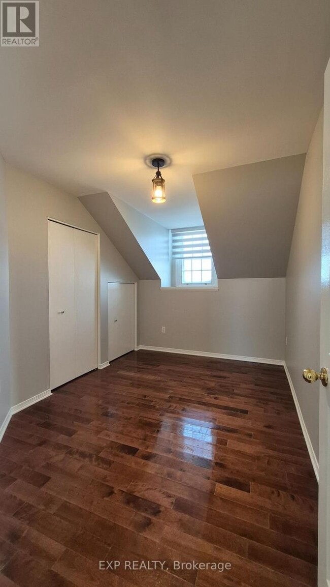 Photo du bâtiment - 102 Mill St