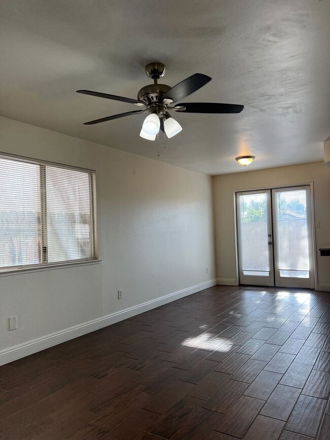 Foto del edificio - Available Now - Elegant 3-Bedroom, 2.5 Bath Single Family Home