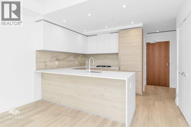 Building Photo - 660 Quayside Dr