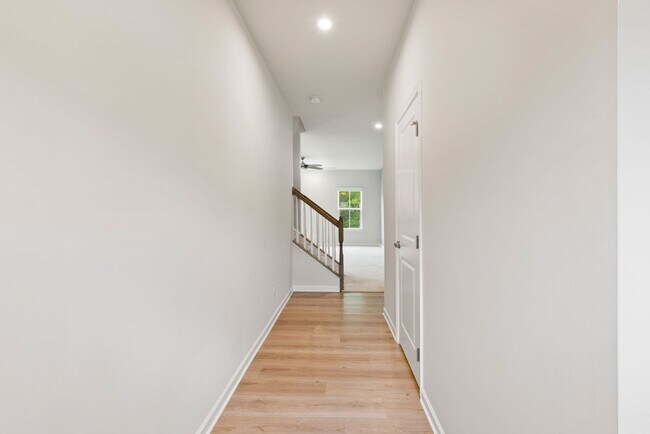 Building Photo - Secluded 3 Bedroom Townhome