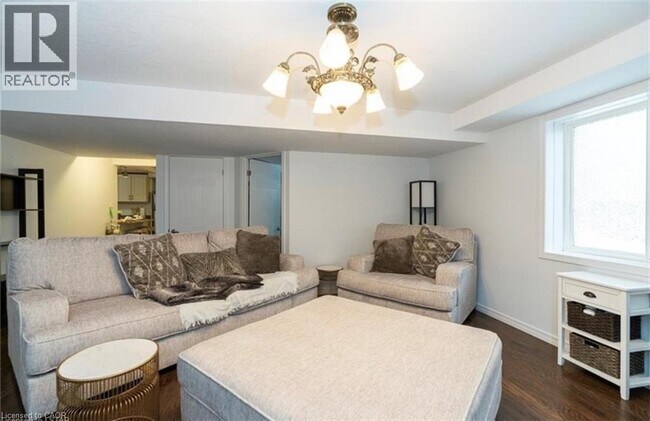 Photo du bâtiment - 1176 Birchwood Dr