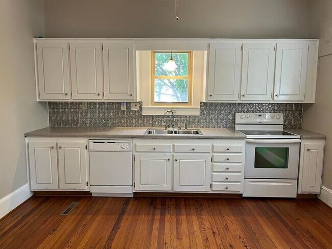 Building Photo - 401 S Ridge Ave