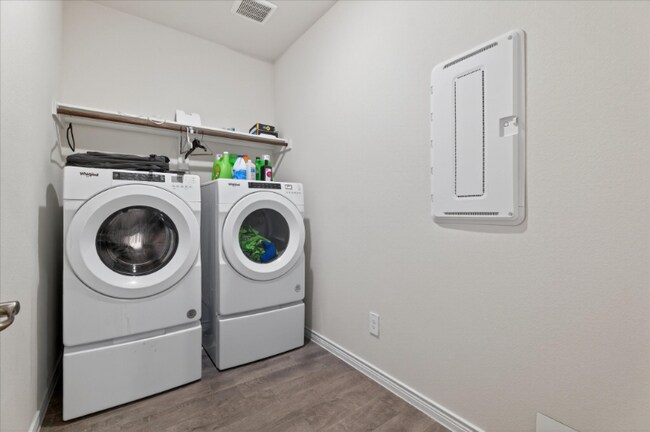 Foto del edificio - 8129 Trudy Ln