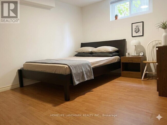 Photo du bâtiment - 22 Glendinning Ave