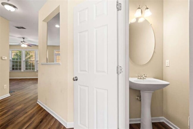 Building Photo - 3323 Castleberry Village Cir