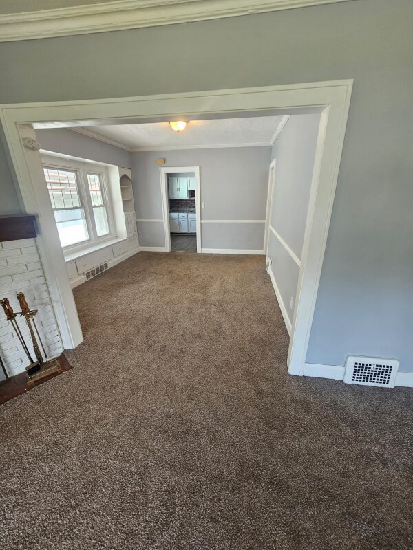 Foto del edificio - 8409 Rosewood Ave