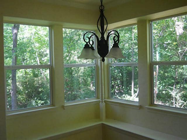 Foto del edificio - 2220 Burning Tree Ln