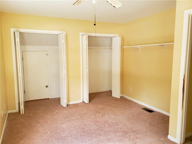 Building Photo - 7880 Sharon Dr