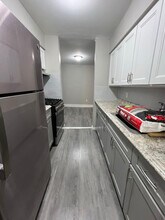 Building Photo - 431 Park Ave