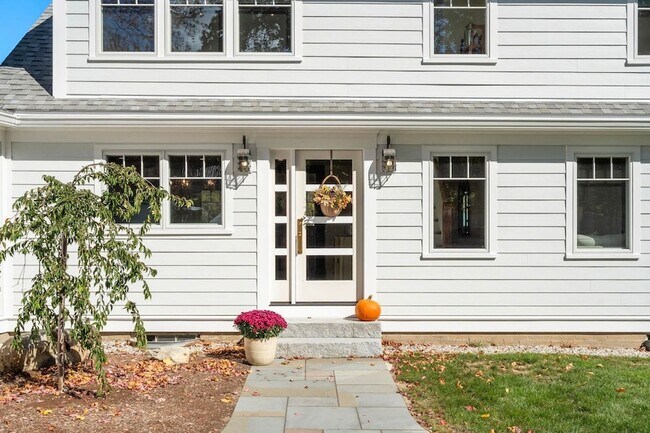 Foto del edificio - 335 Central Rd