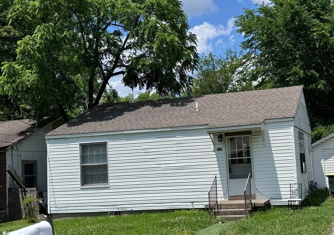 Building Photo - 615 W 34th St